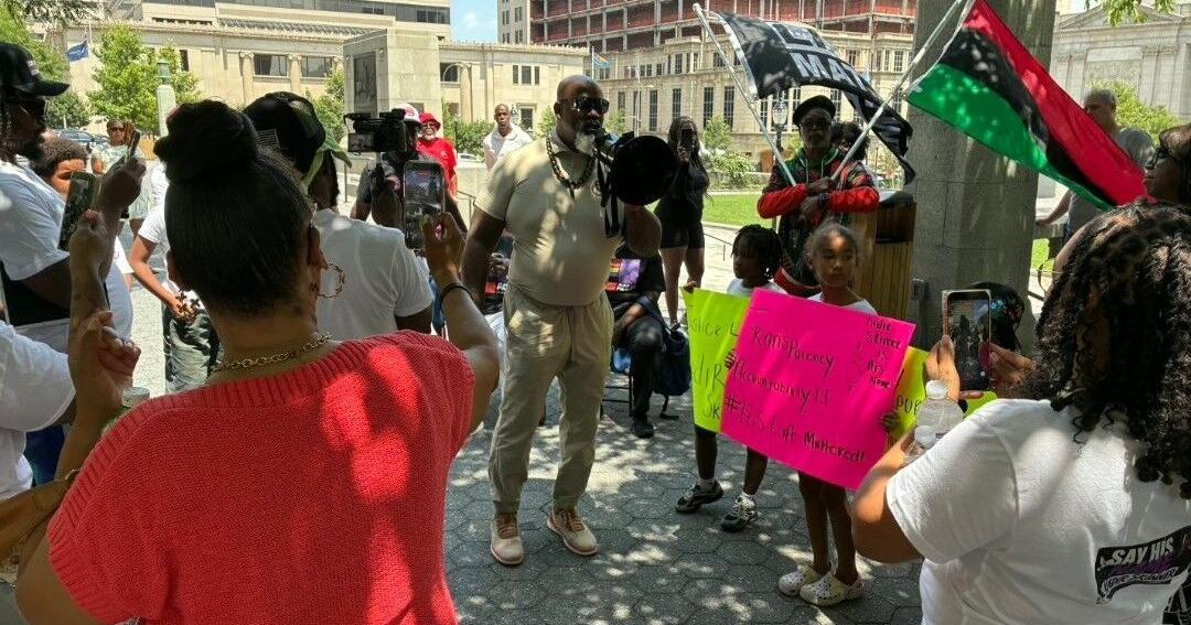 Community rally for Kadir Skinner