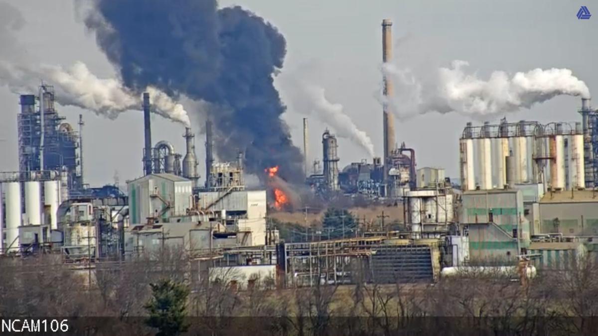 Blaze At Delaware City Refinery Sends Black Smoke Billowing Into The Air The Latest From Wdel News Wdel Com