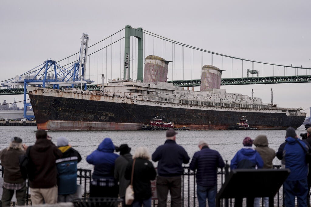 Historic ocean liner departs Philadelphia on voyage to become the world's largest artificial reef