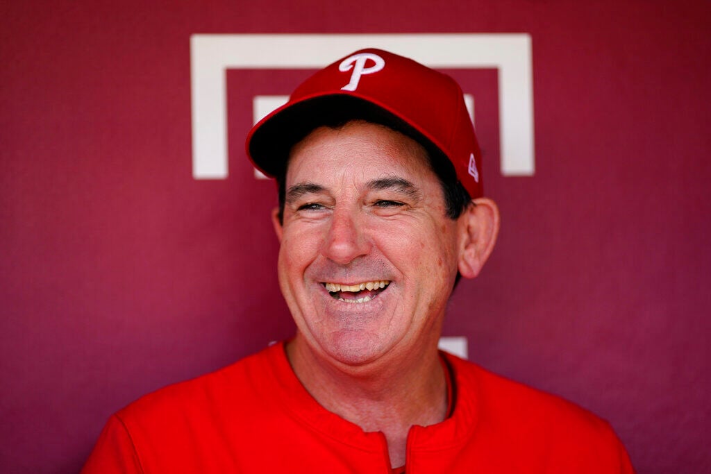 Phillies sign manager Rob Thomson to 1-year extension after three straight trips to playoffs