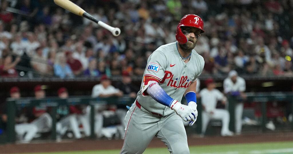 Phillies beat the Diamondbacks to cap 21-win August