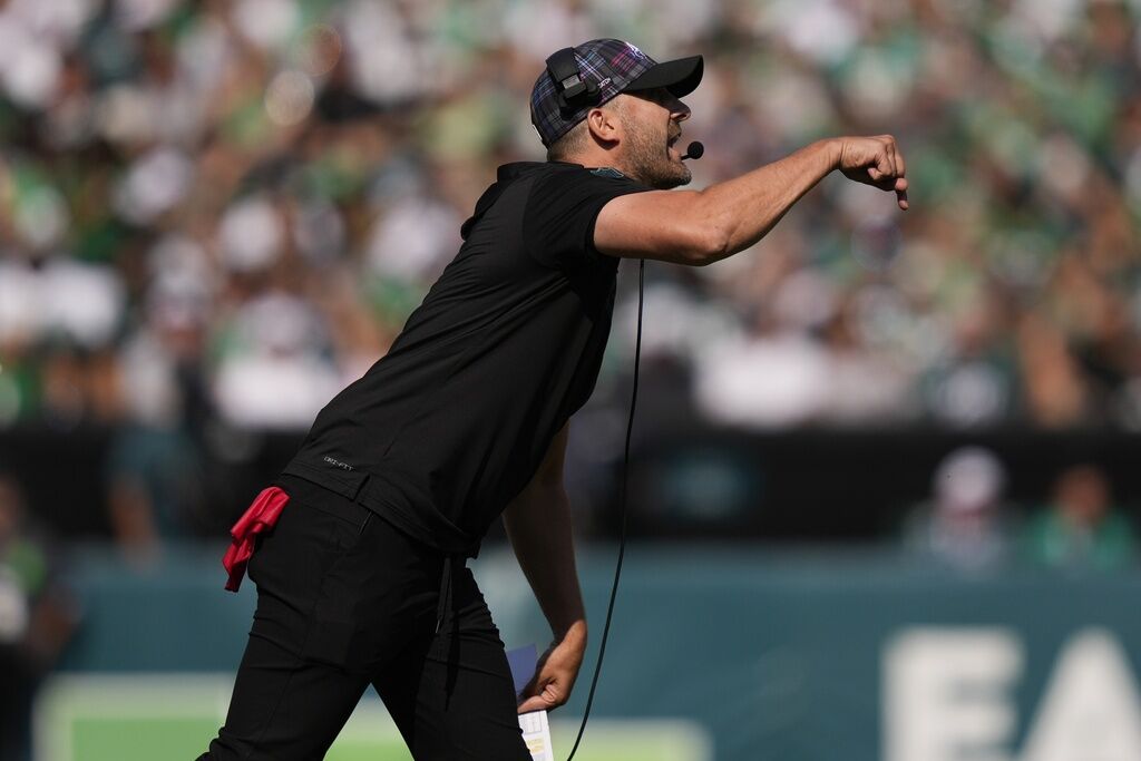 Eagles coach Nick Sirianni fuels critics after a sloppy win with his sideline antics
