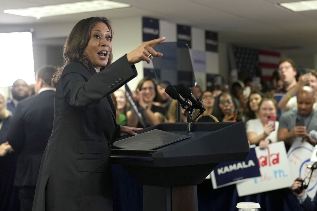 Harris visits campaign HQ in Wilmington