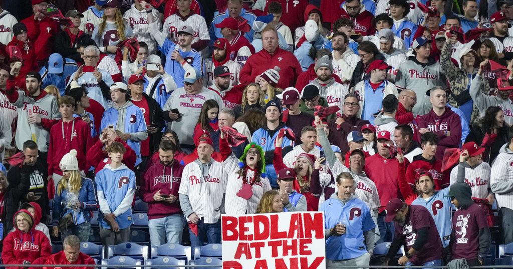 Phillies fans turn Citizens Bank Park into '4 hours of hell' during Red ...