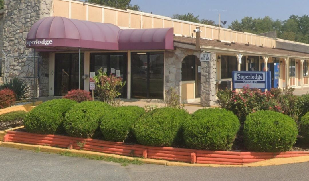 Troopers seek suspects in Holloway Terrace motel holdup