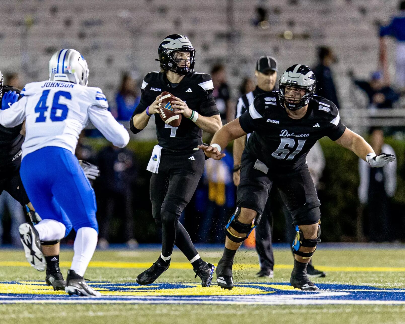Delaware’s Minicucci throws 4 TDs, but exits late, in Wednesday victory over MTSU
