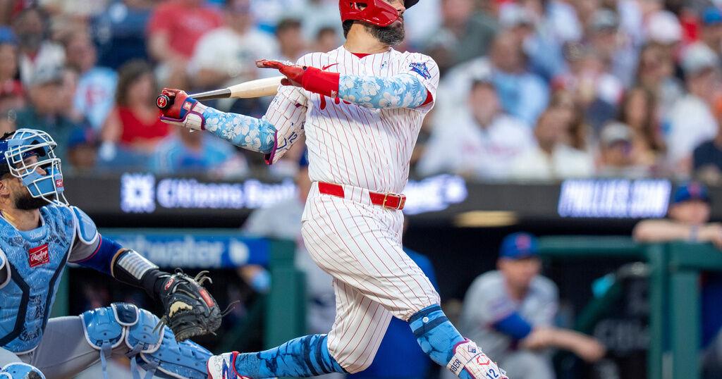 Schwarber, Harper homer again as Phillies beat Mets 6-2 to win series