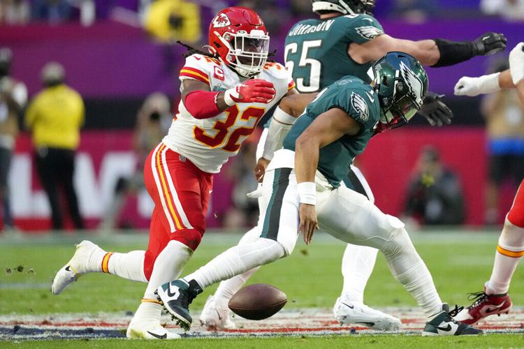 The Emotional Fuel Behind Kansas City Chiefs RB Isiah Pacheco's Physical  Rushing Style
