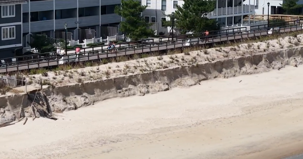 Governor Matt Meyer tours Delaware Beaches, seeking federal assistance