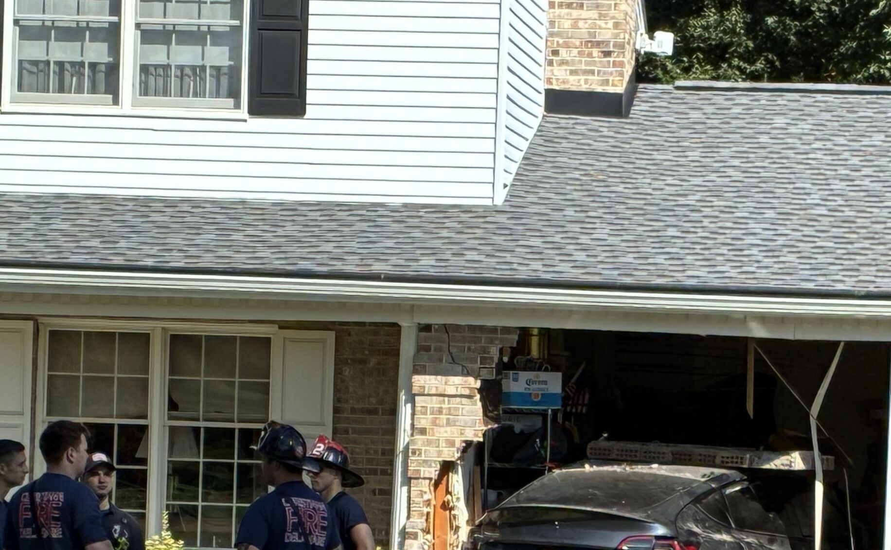 2 hurt as car crashes into home near Bear