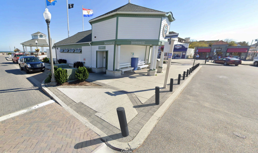 Petition pushes back on Rehoboth bollards near bandstand