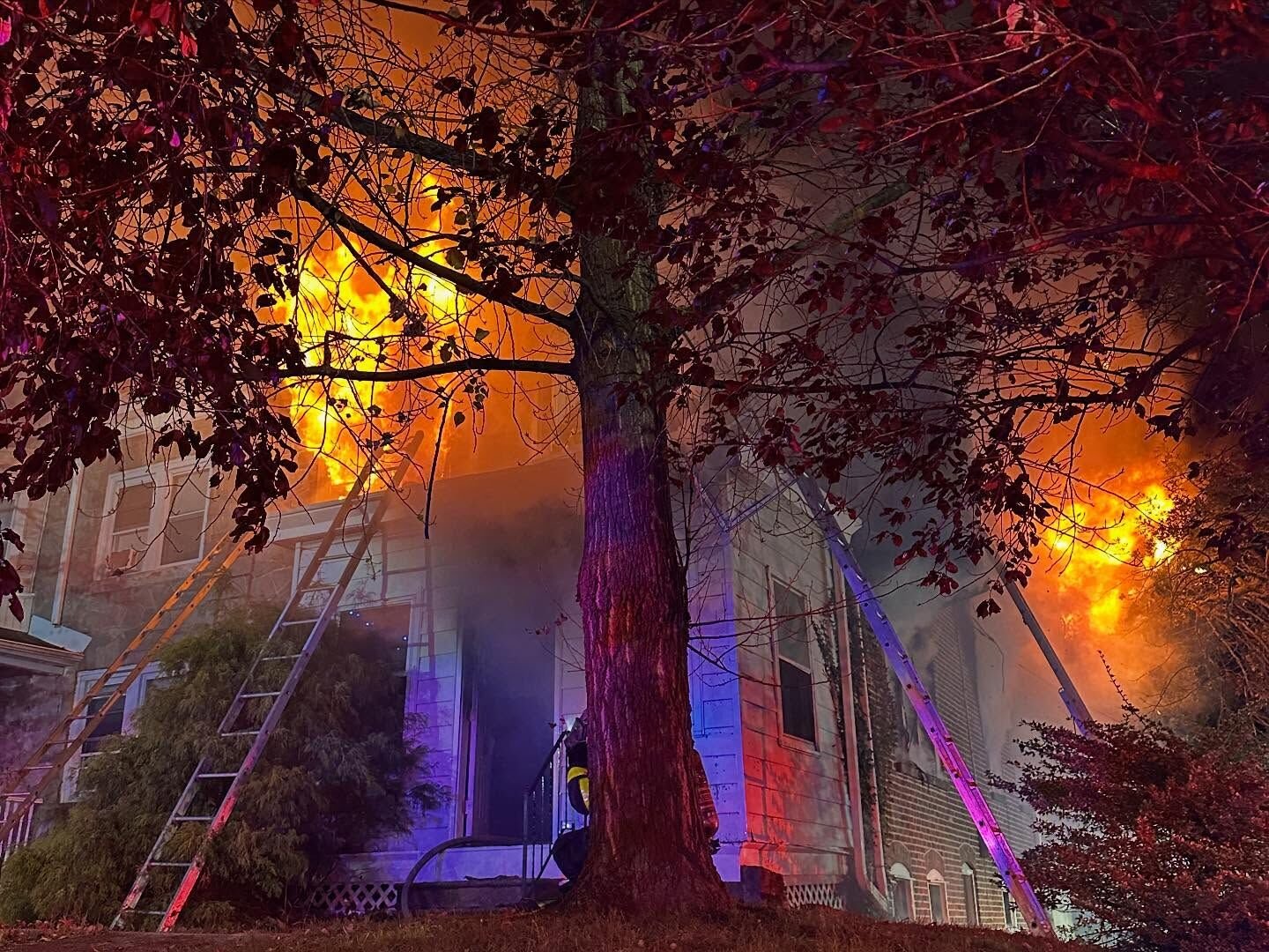 Firefighter injured in Wilmington house fire