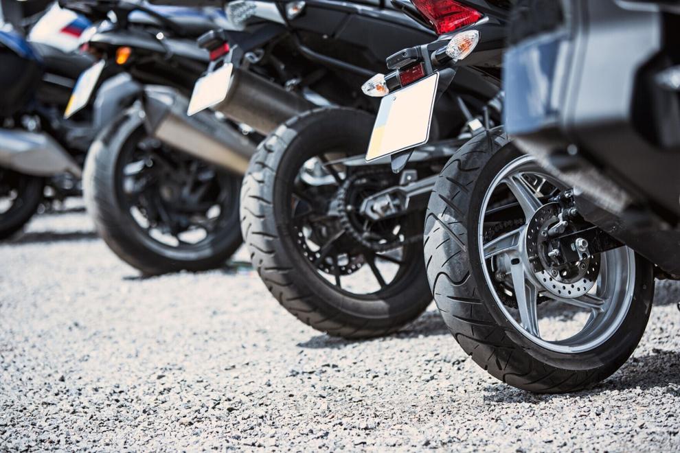 15% of DE traffic deaths are motorcycles, OHS tips for bikes and cars