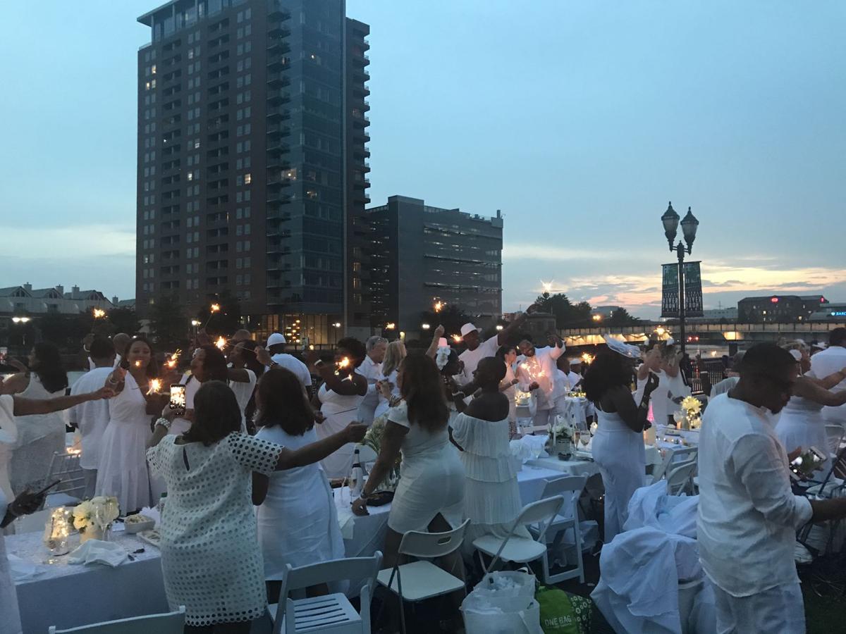 Video The Nationwide Event Diner En Blanc Makes Its Debut In