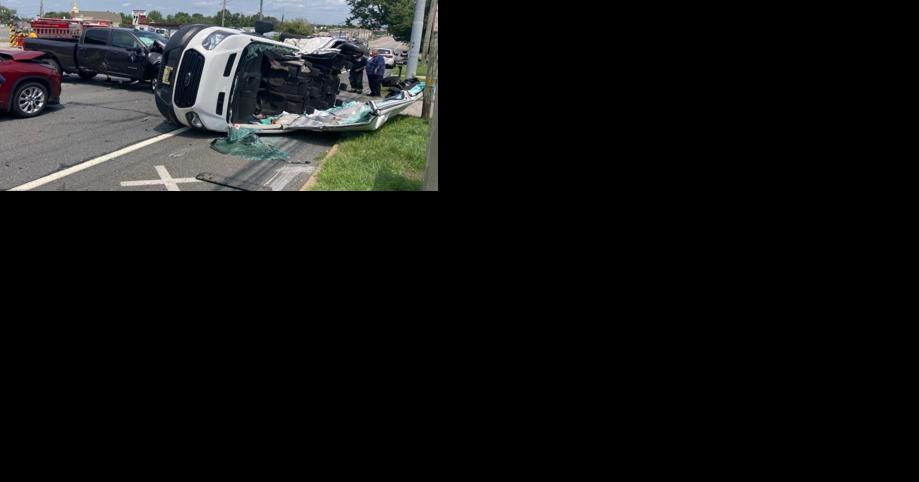 Major crash sends eleven to hospitals - Vimarsana News