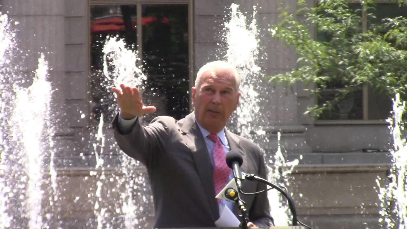 Mayor Mike Purzycki speaks at new fountains in Rodney Square