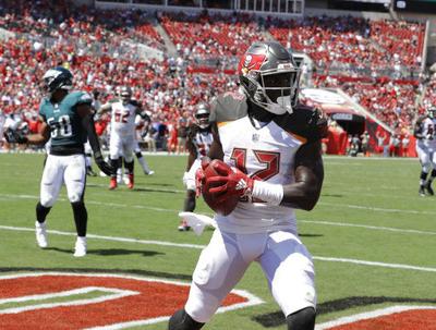Former Middletown Star Godwin Catches Td Pass As Bucs Melt The
