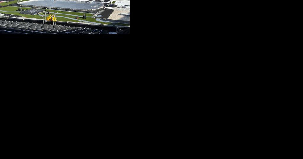Flyers prepare for outdoor NHL games at MetLife Stadium - Vimarsana News