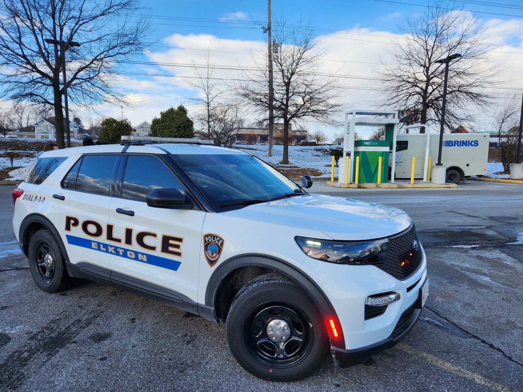 Armored car driver injured in holdup attempt