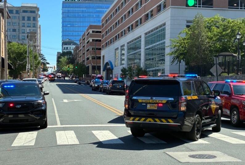 VIDEO | 1 dead, 1 injured after shooting at Wilmington Hospital, shooter still at large