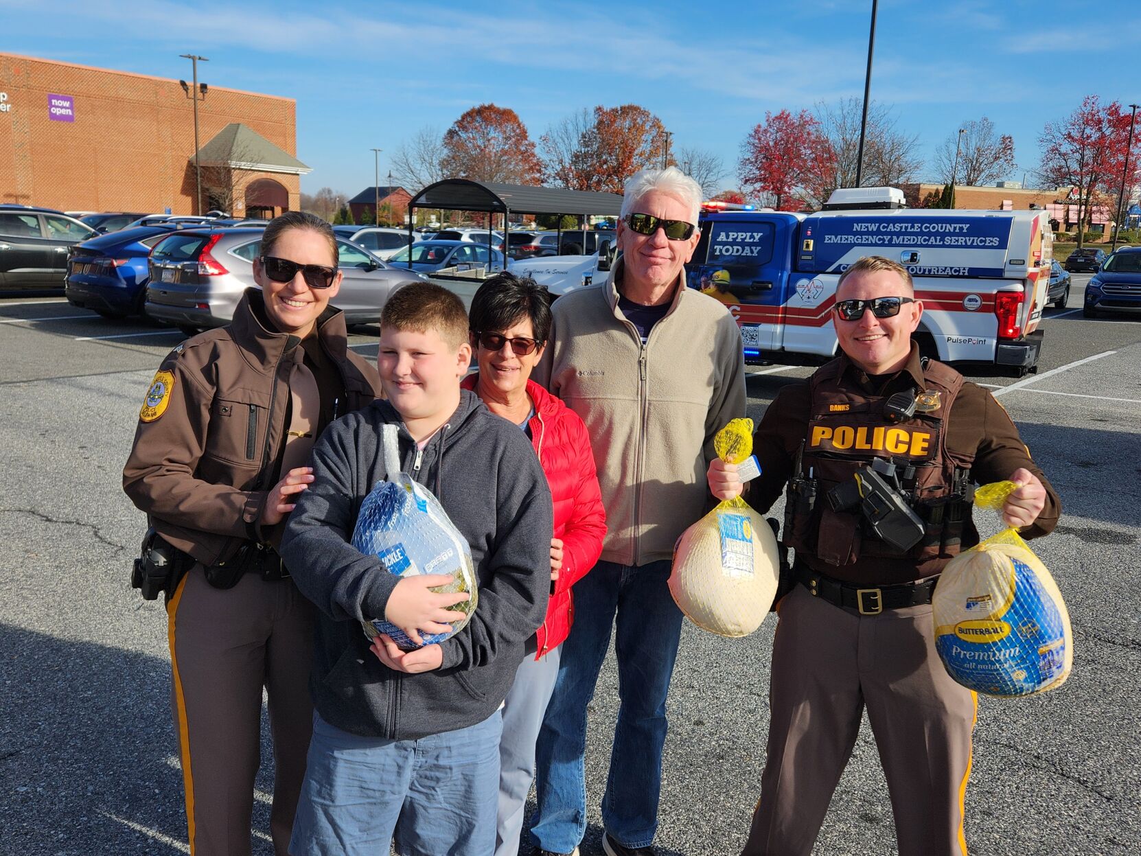 First responders going above and beyond for Thanksgiving