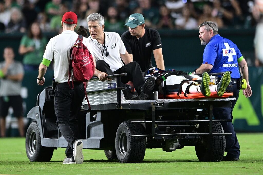 Injuries pile up as Eagles, Browns tie