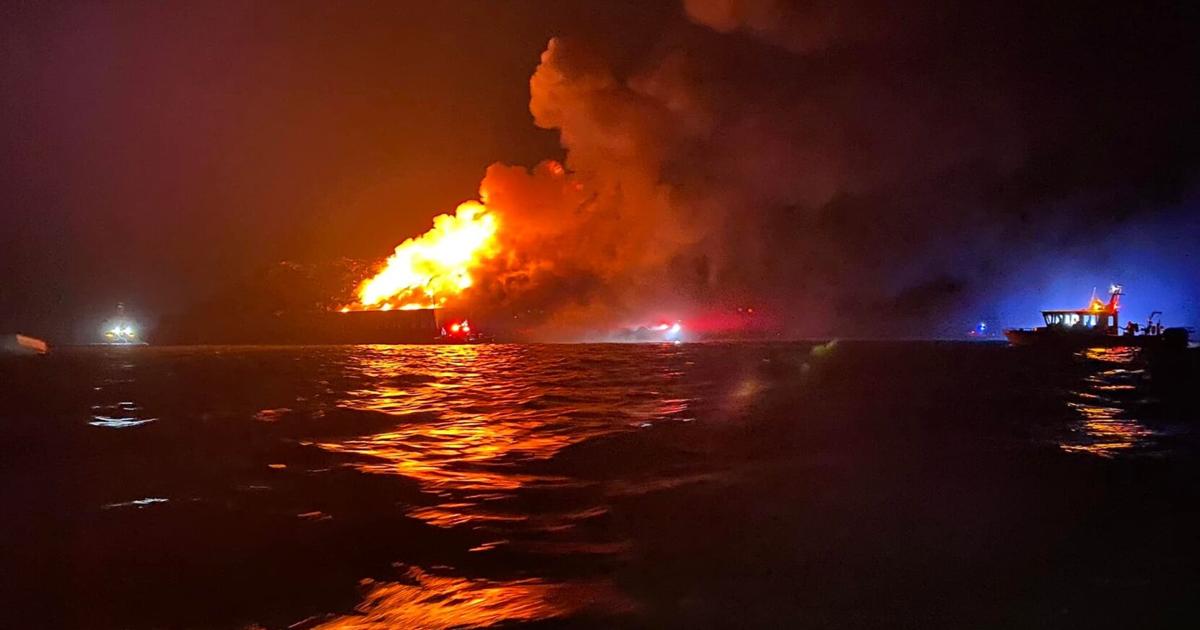 Delaware Bay barge blaze keeps fireboat crews busy Delaware Bay barge blaze keeps fireboat crews busy