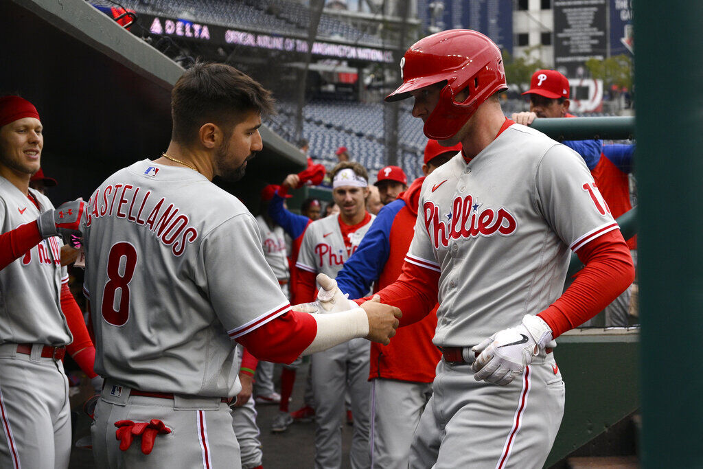 Rhys Hoskins to have season-ending surgery on abdomen