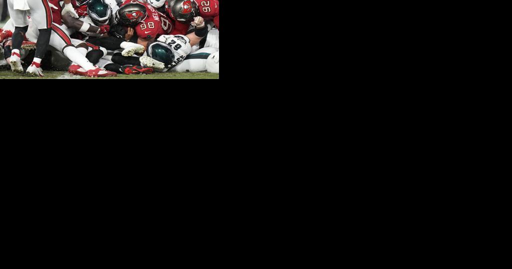 Hurts throws for TD, runs for another as Eagles thump Buccaneers - Vimarsana News