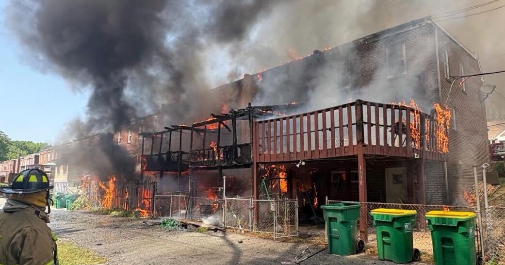 Update: 4-alarm fire spreads to 6 row homes