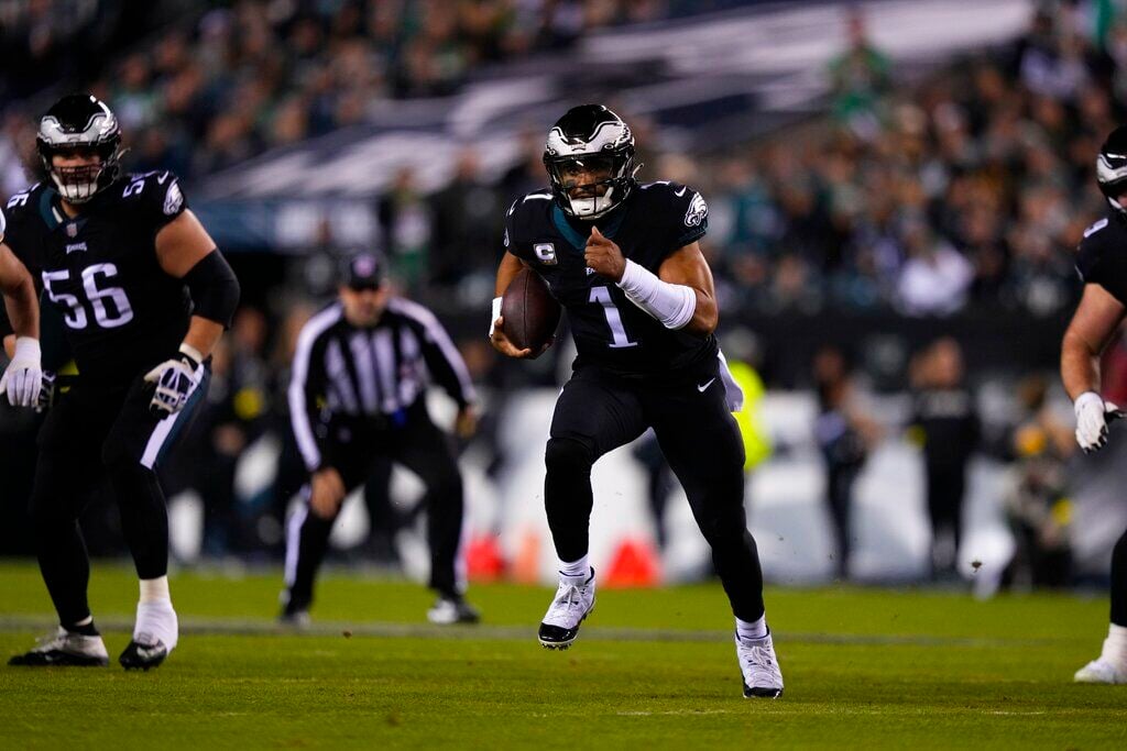 Miles Sanders gets second straight start for Philadelphia Eagles, helps set  up field goal with long catch 