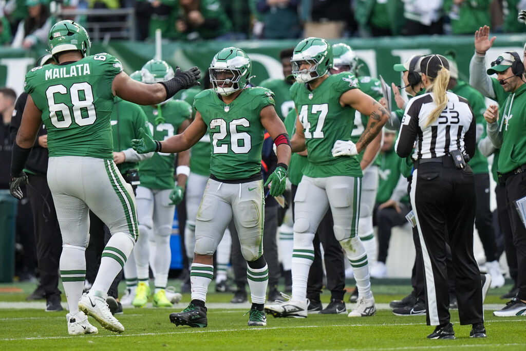 Saquon Barkley tops 2,000 yards rushing as Eagles beat Cowboys 41-7 to clinch NFC East