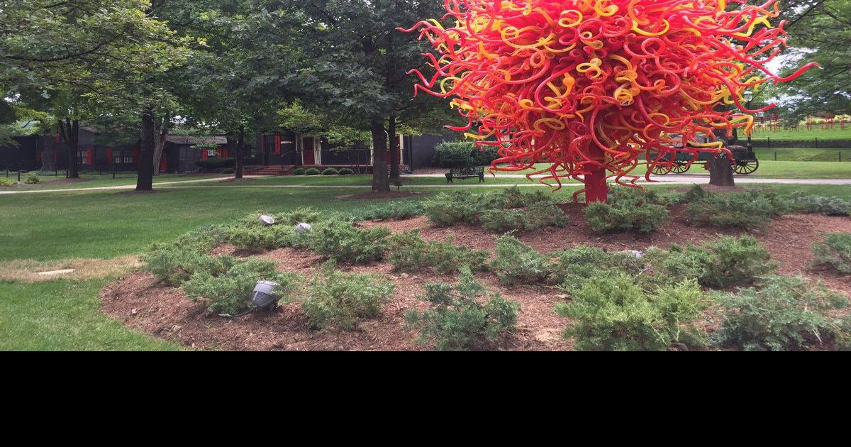 Chihuly glass exhibit elevates bourbon tasting experience at Maker's