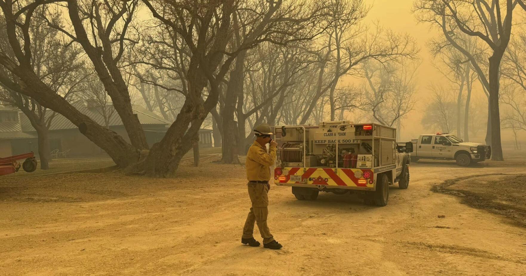 Wildfire grows into one of largest in Texas history as flames menace multiple small towns - Vimarsana News