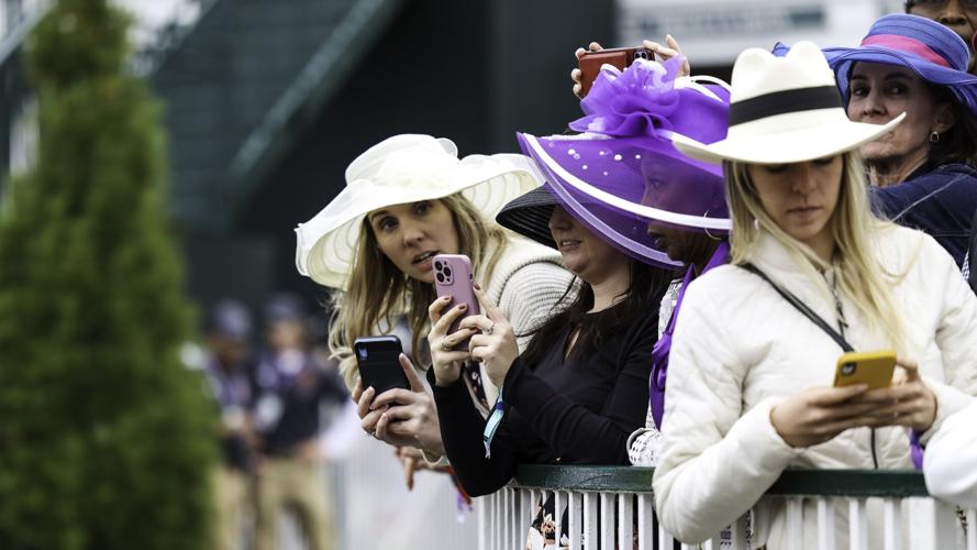Kentucky Derby fans