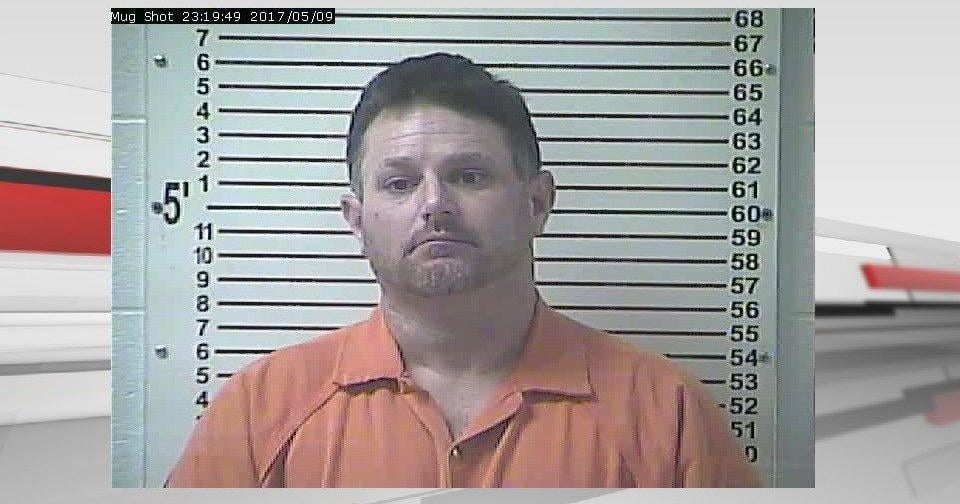 LaRue County deputy jailer busted for allegedly smuggling drugs to