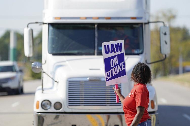 GM - UAW STRIKE - AP 9-16-19 2.jpeg