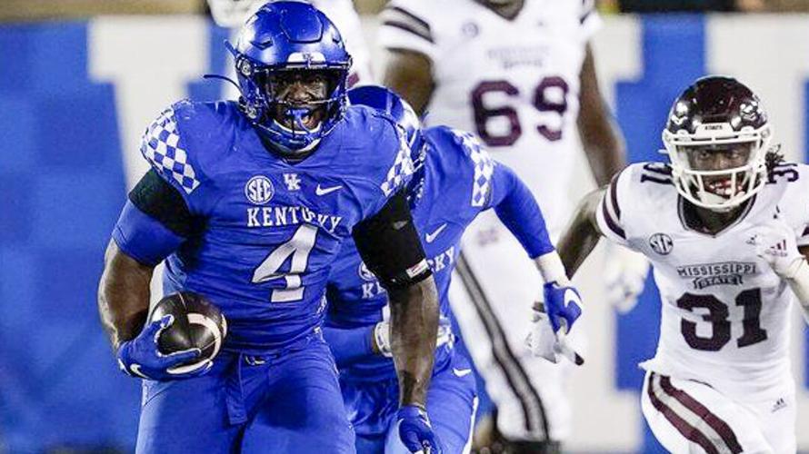 Kentucky defensive end Joshua Paschal (4) runs