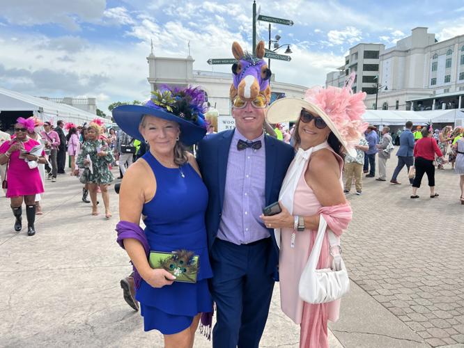 Kentucky Oaks Crowd