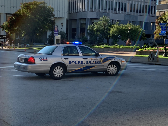 LMPD cruiser blocks traffic