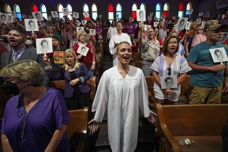 NAOMI JUDD MEMORIAL - AP 5-5-2022 3.jpeg