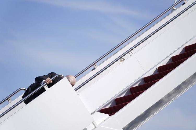 BIDEN STUMBLES GOING UP STAIRS TO AIR FORCE ONE - AP 3-19-2021.jpeg