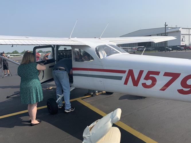Shawnee students dismantle airplane to be used for training aviation students