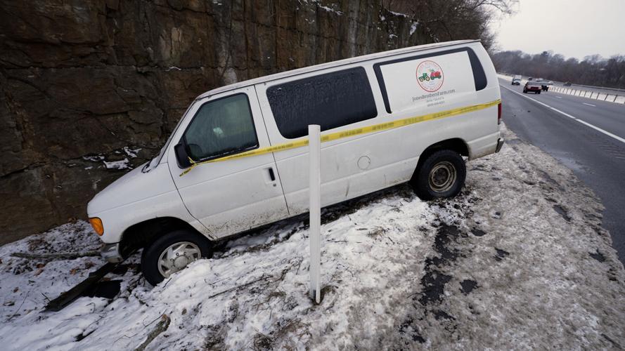 I-71 Wrecked Vehicles in snow - 12-27-2022  (1).jpg