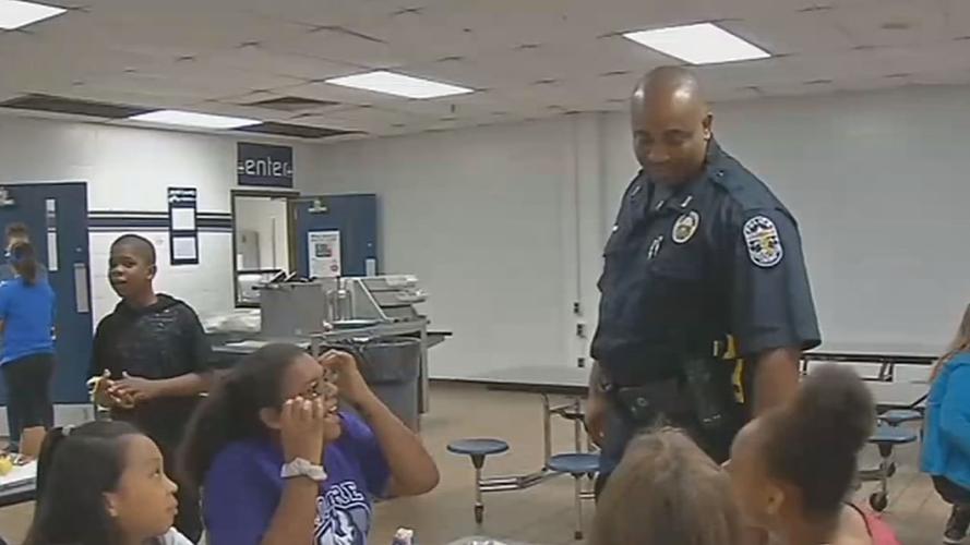 LMPD officer with school students