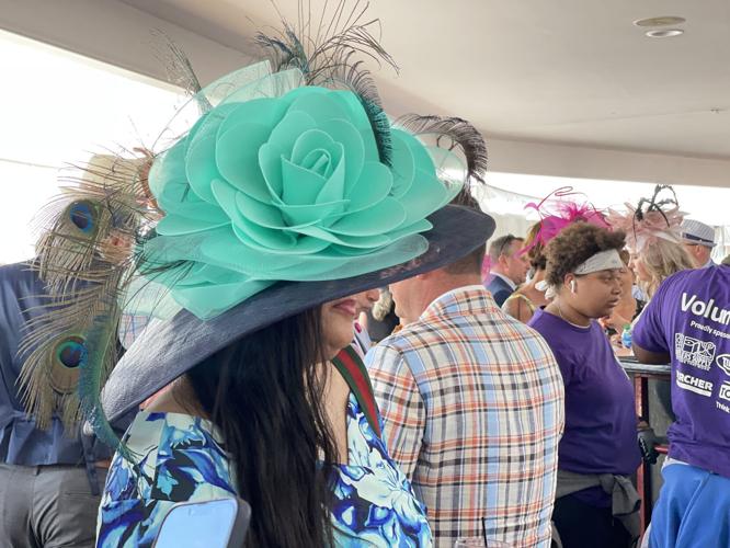 Kentucky Oaks Crowd