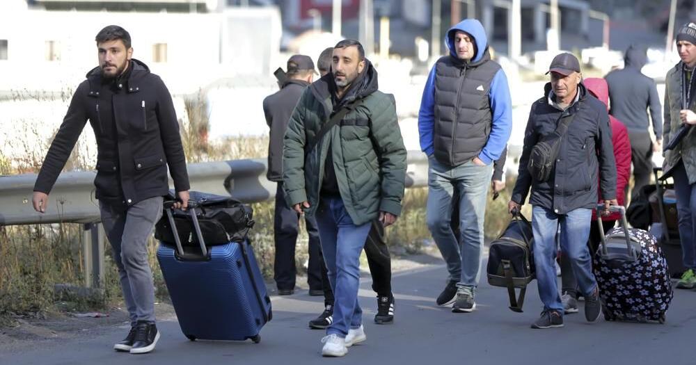 MEN LEAVING RUSSIA TO AVOID MILITARY CALL UP - AP 9-27-2022 1.jpeg |  | wdrb.com->すべての結果