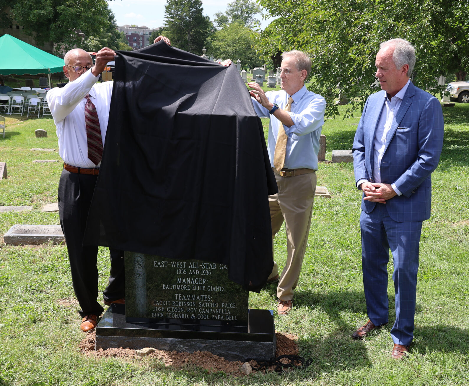Monument unveiled honoring Felton Snow