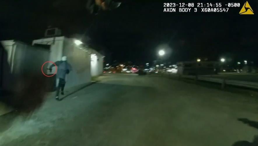LMPD BODYCAM - 4TH AND CENTRAL 12-8-2023 4.jpg