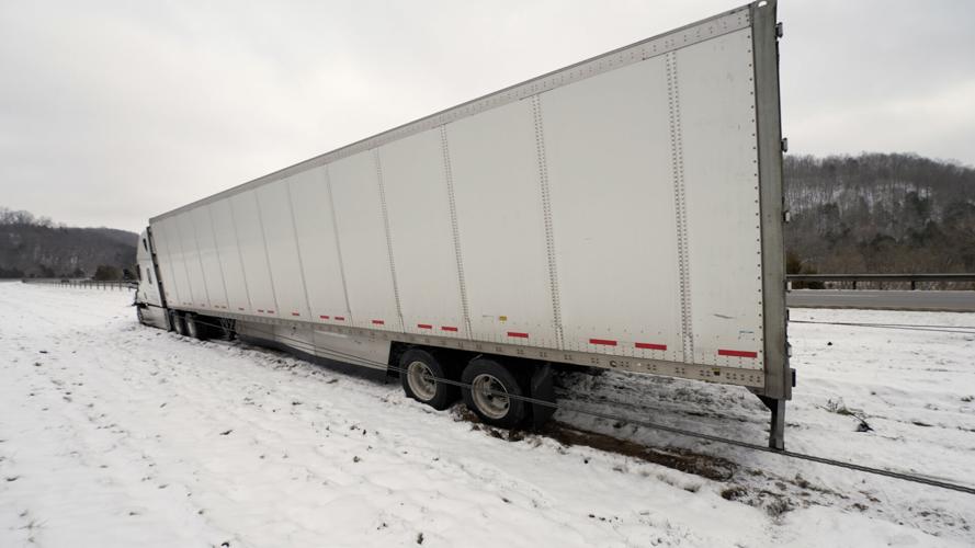 I-71 Wrecked Vehicles in snow - 12-27-2022  (3).jpg